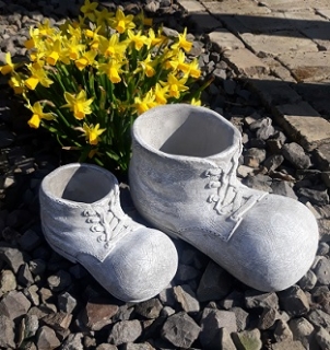 Kvetináč z kameniny, topánka